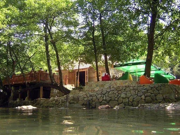 Bosa Noga Rzav Pensjonat *